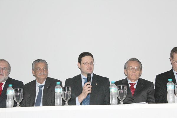 abertura_4_20120805_2016039824